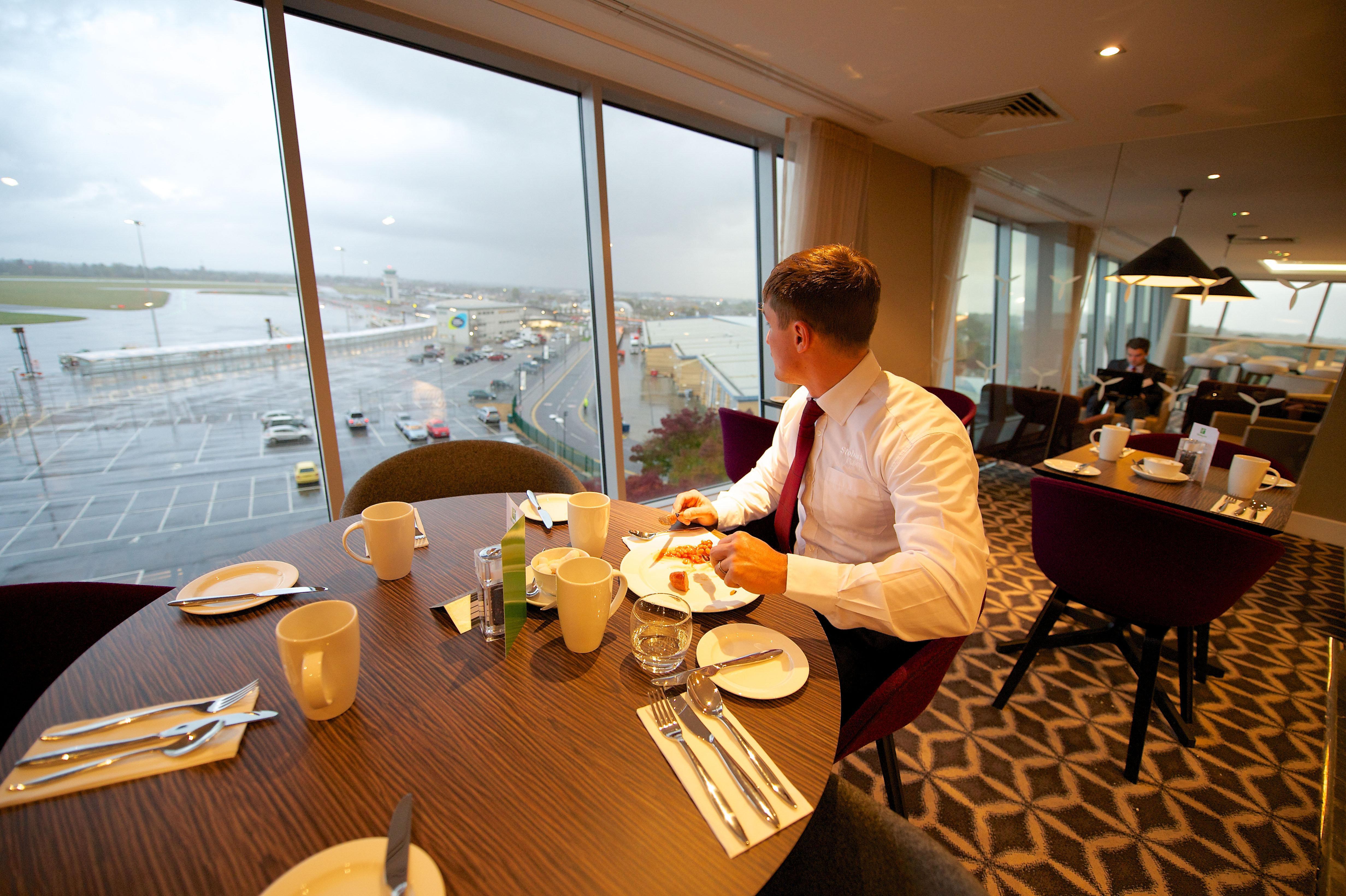 Holiday Inn Southend By Ihg Ngoại thất bức ảnh