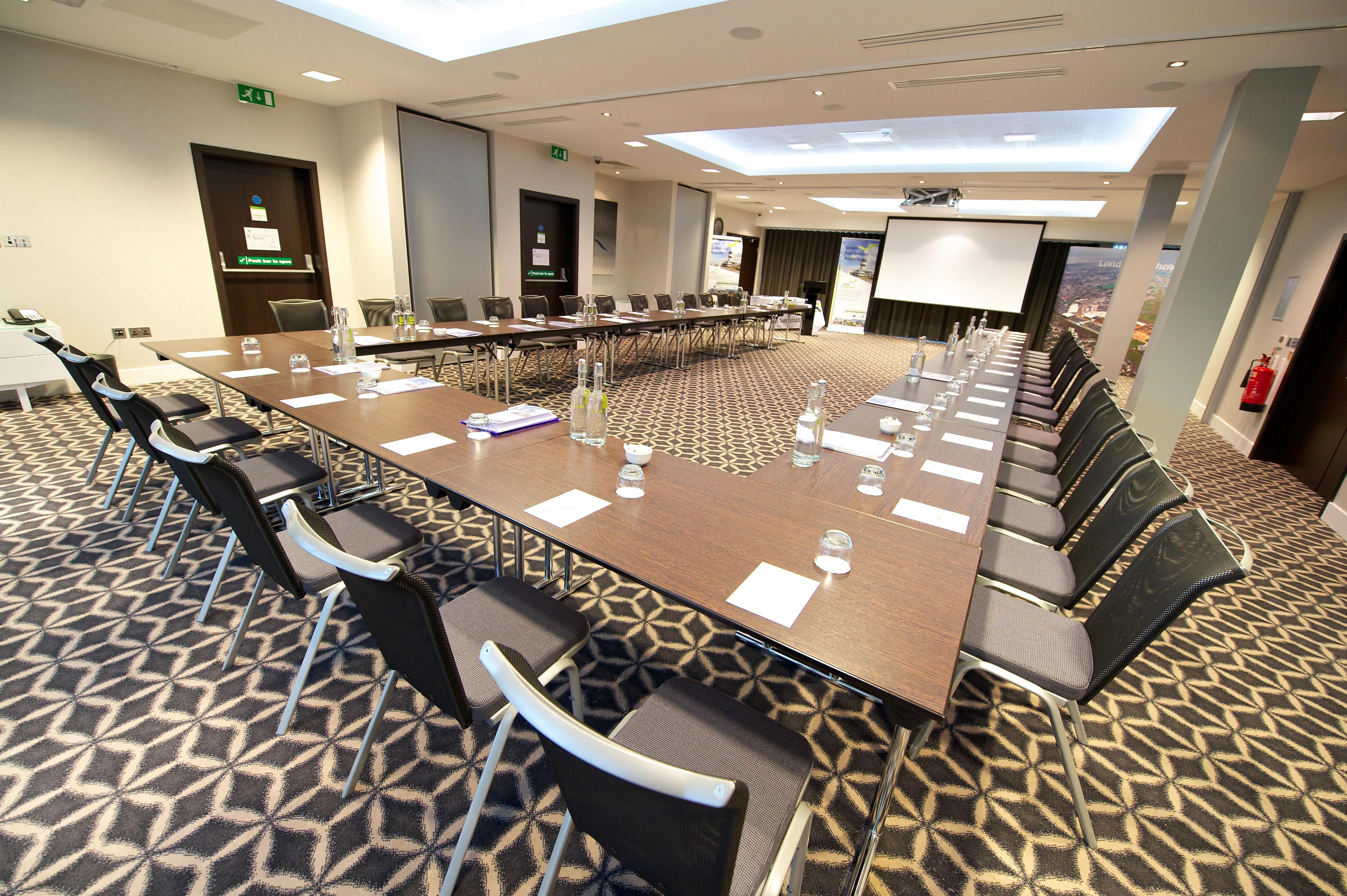 Holiday Inn Southend By Ihg Ngoại thất bức ảnh