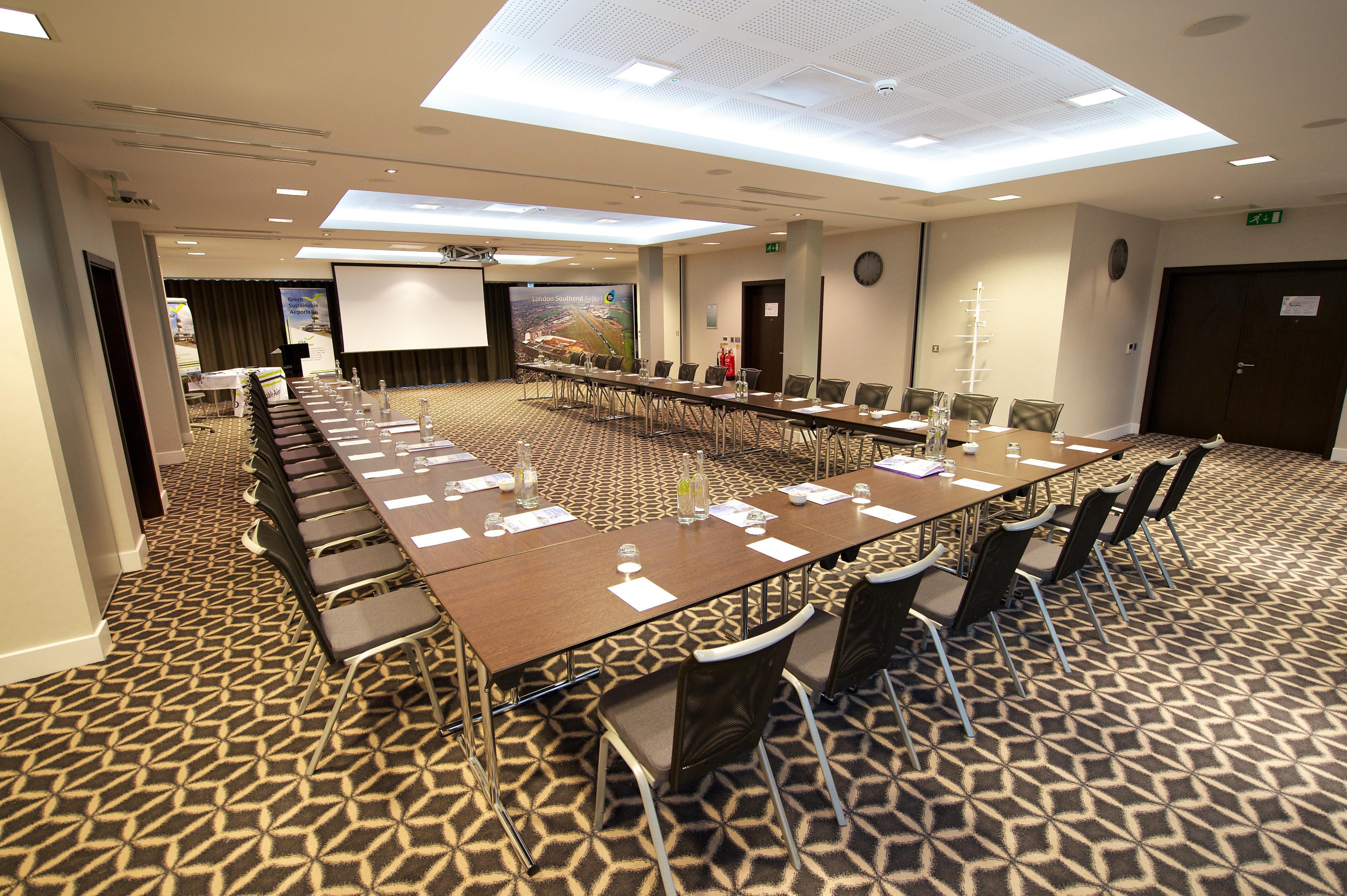 Holiday Inn Southend By Ihg Ngoại thất bức ảnh