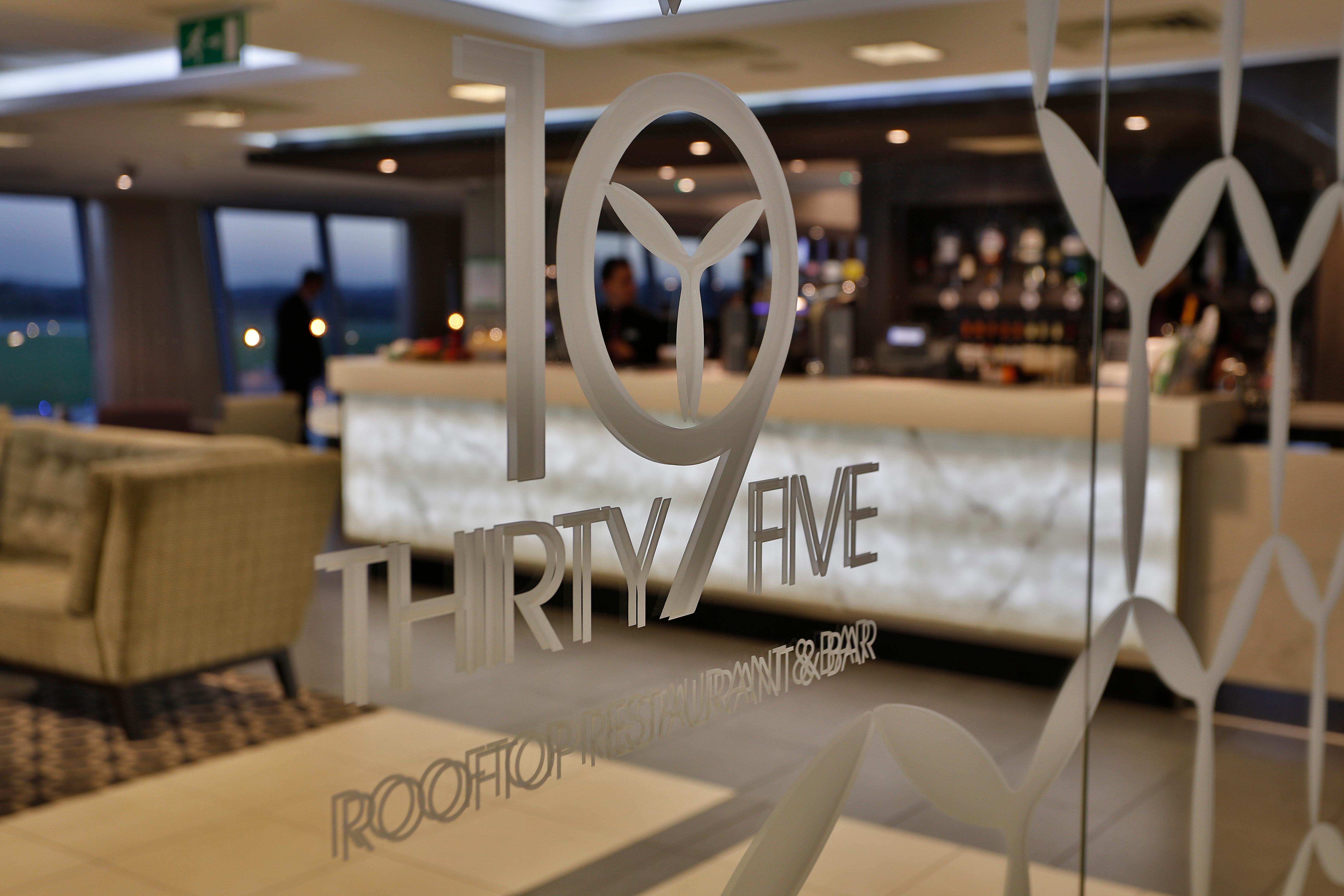 Holiday Inn Southend By Ihg Ngoại thất bức ảnh