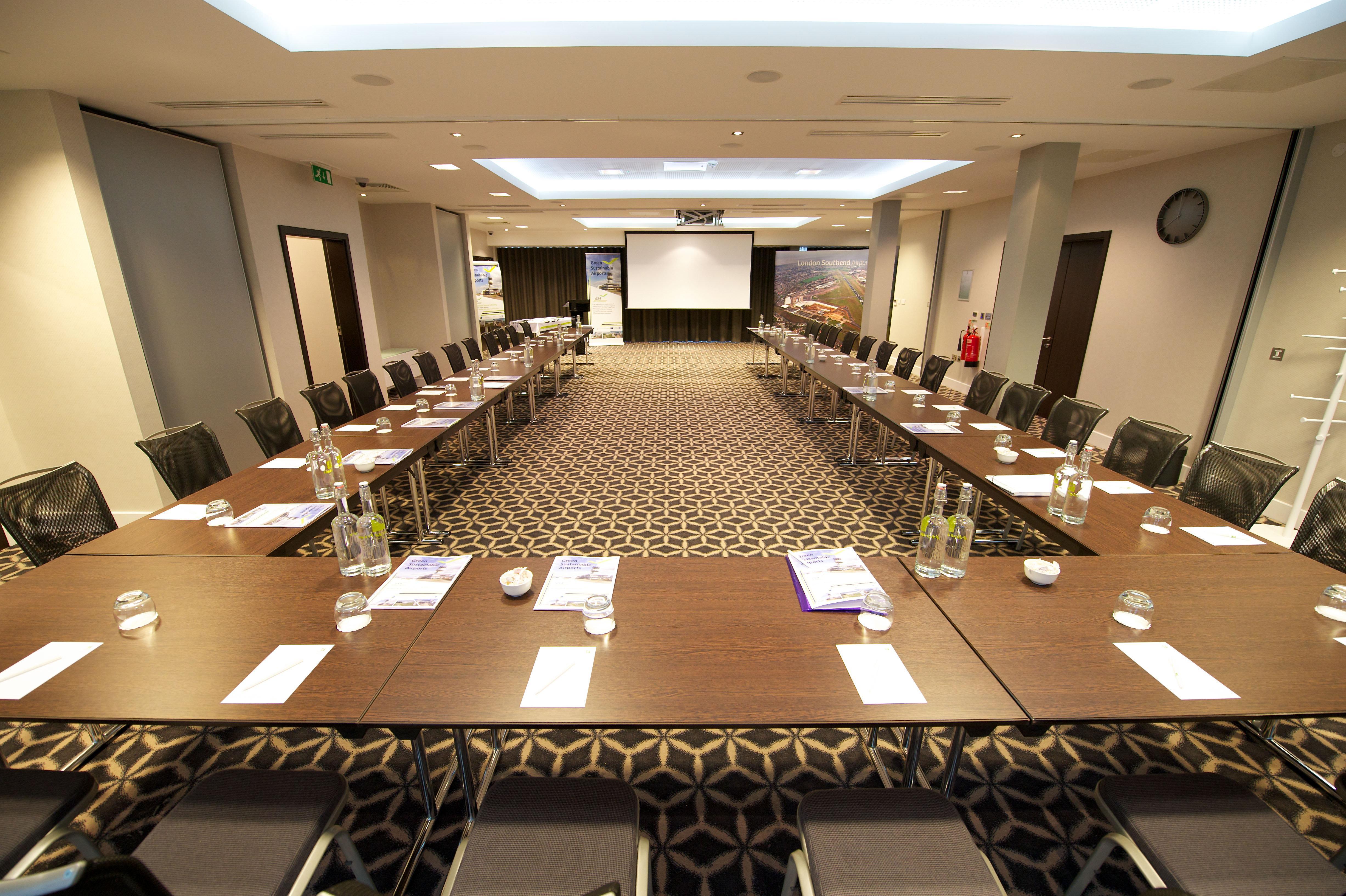 Holiday Inn Southend By Ihg Ngoại thất bức ảnh